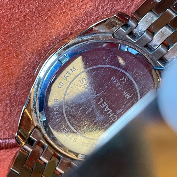 Michael Kors Designer watch. Crystal accents Stainless Steel. Round - Picture 10 of 11